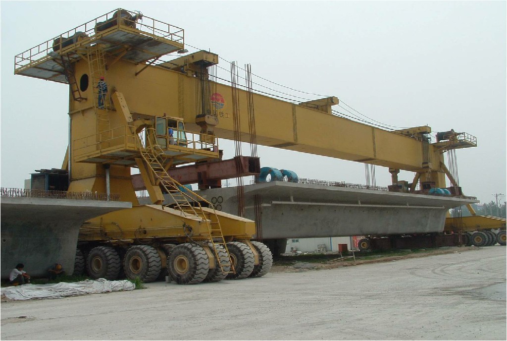 900噸輪胎式運梁車(chē).jpg
