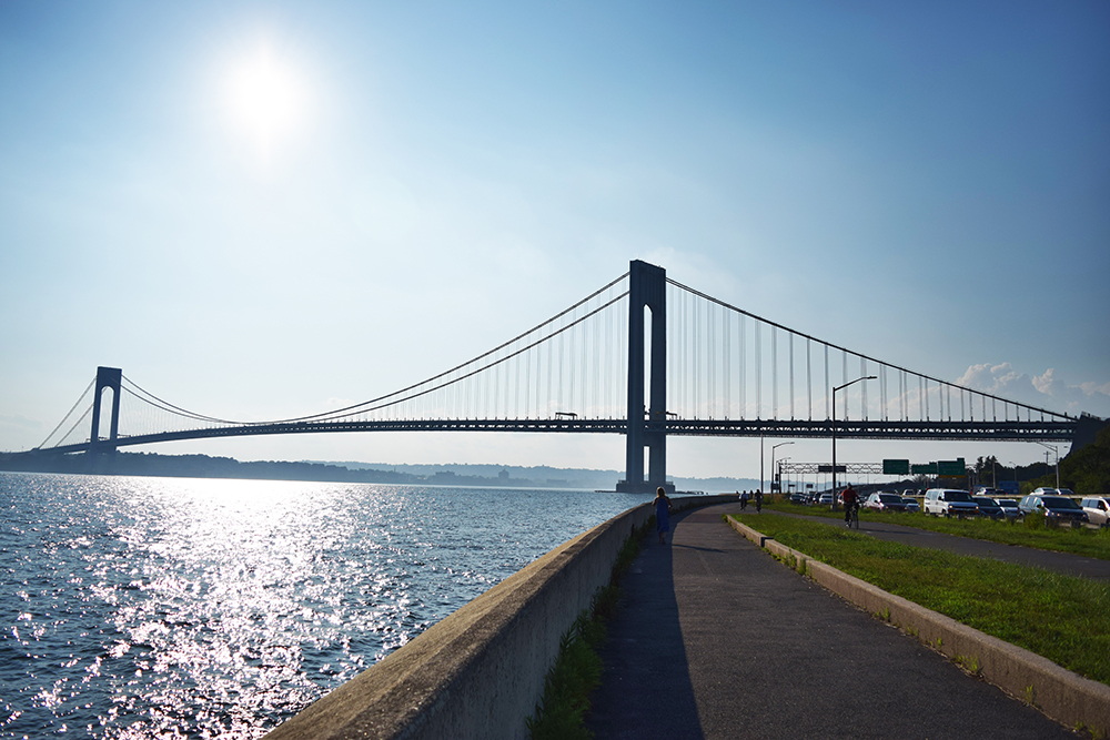 1、美國韋拉扎諾海峽大橋.jpg