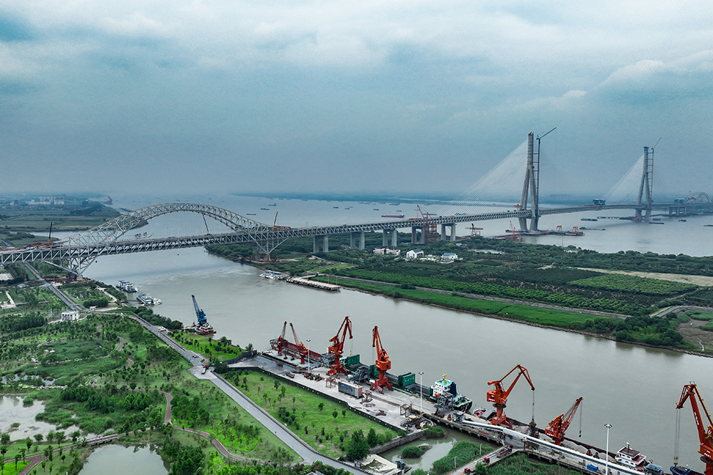 常泰長(cháng)江大橋全景照片.jpg
